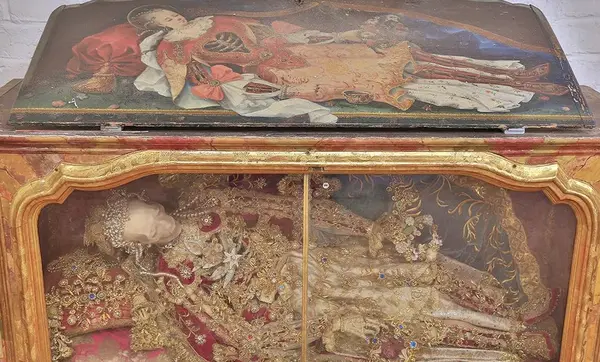 02 altheim detail museum katakombenheilige foto ssg markus schwerer 326 2012.crop1041x797