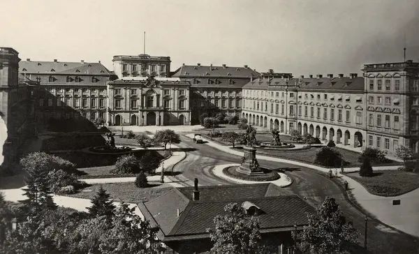 Foto: Staatliche Schlösser und Gärten Baden-Württemberg, Arnim Weischer Barockschloss Mannheim, Historische Aussenansicht