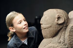 Kloster Alpirsbach, jugendliche Besucherin