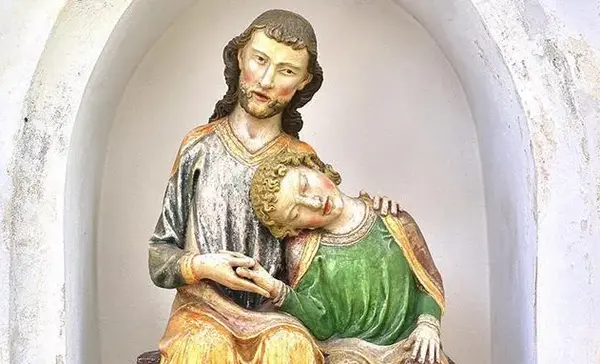 Foto: Staatliche Schlösser und Gärten Baden-Württemberg, Markus Schwerer Kloster Heiligkreuztal, Klosterkirche St. Anna, Christus-Johannes-Gruppe, Holz, um 1320