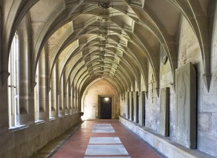 Foto: Staatliche Schlösser und Gärten Baden-Württemberg, Rose Hajdu Kreuzgang im Kloster Bebenhausen